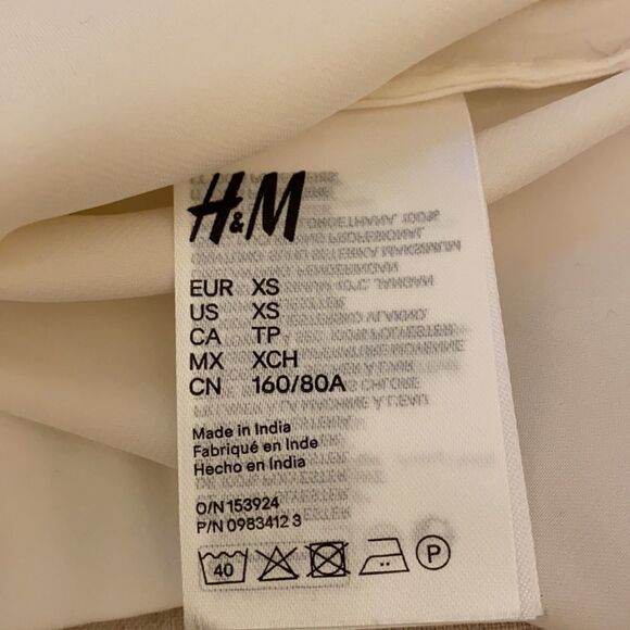 𝅺h&m sleeveless satin blouse . NWT - Picture 8 of 9